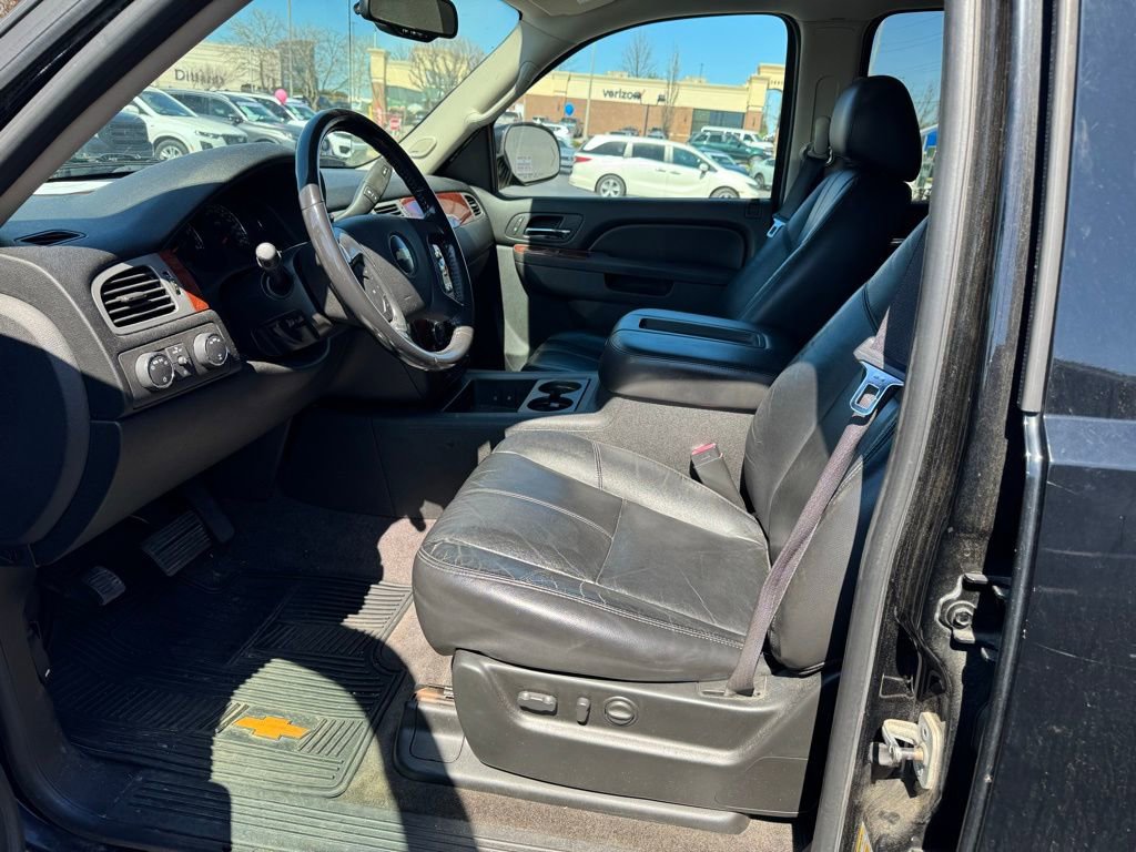 Used 2010 Chevrolet Avalanche LT w/ Luxury Package image 12