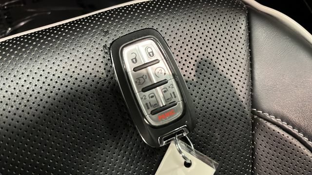 Used 2024 Chrysler Pacifica Premium FWD image 20
