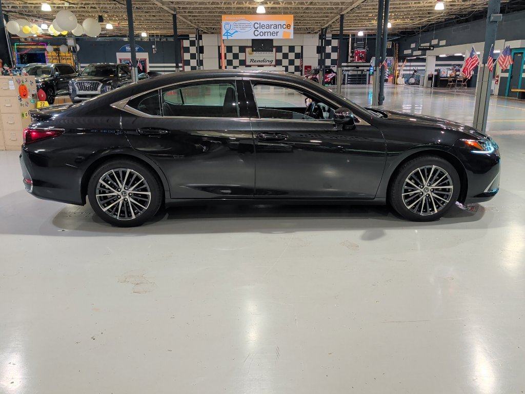 Used 2023 Lexus ES 300h w/ Premium Package FWD image 12