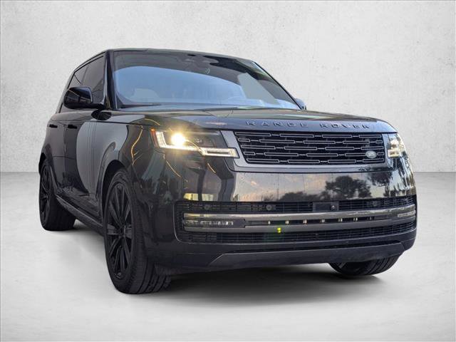 Used 2025 Land Rover Range Rover SE AWD/4WD image 3