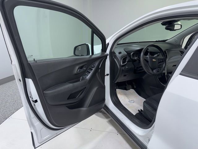 Used 2017 Chevrolet Trax LS w/ Fleet Convenience Package image 8