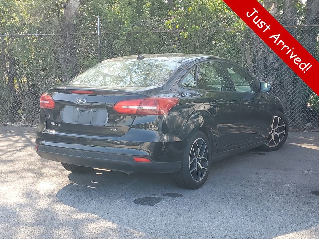 Used 2017 Ford Focus SEL FWD image 4