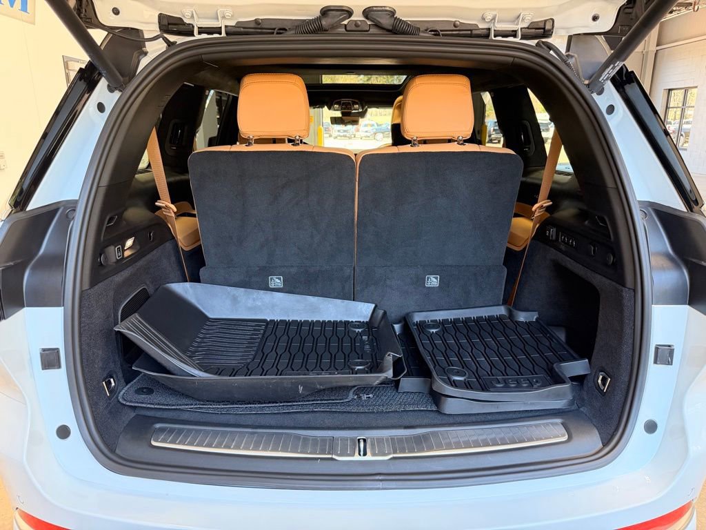 Used 2024 Jeep Grand Cherokee L Summit AWD/4WD image 8