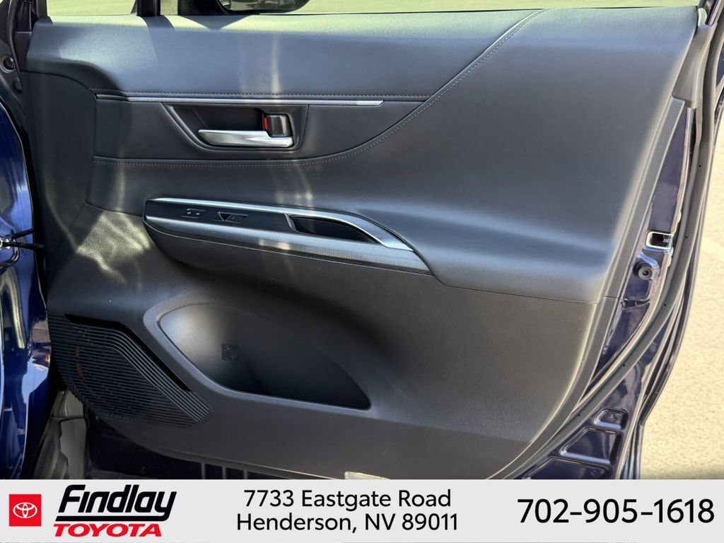Certified 2021 Toyota Venza XLE w/ Softex Package AWD/4WD image 16