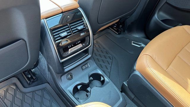 Used 2022 BMW X7 xDrive40i w/ M Sport Package image 32