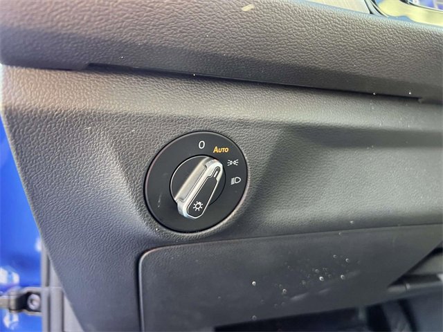 Used 2023 Volkswagen Jetta SE w/ Panoramic Sunroof Package image 20