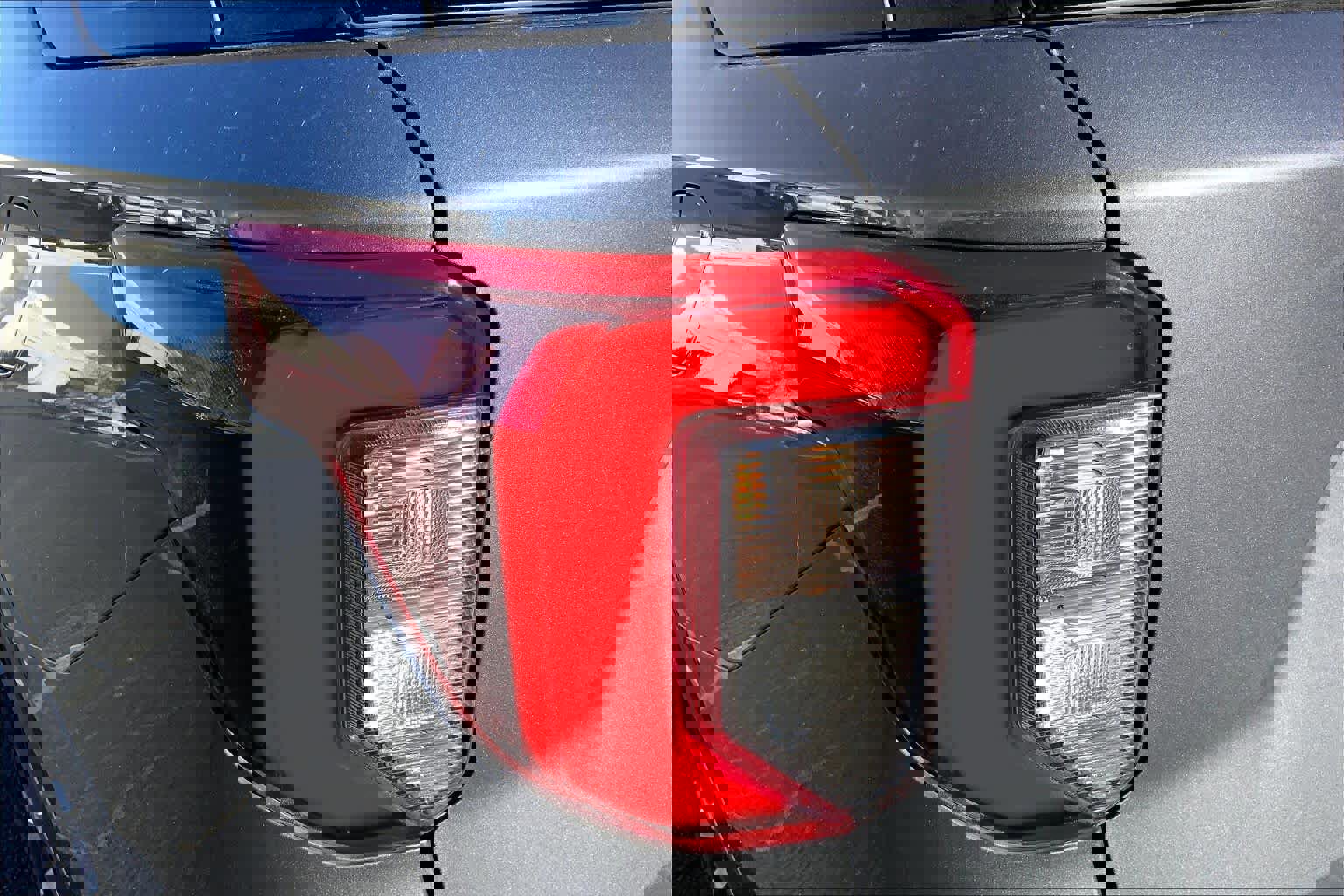 Used 2022 Ford Explorer ST-Line w/ Class IV Trailer Tow Package image 25