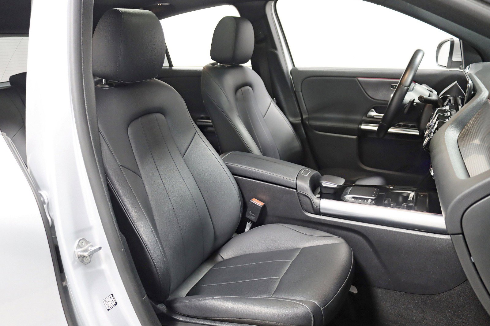 Used 2022 Mercedes-Benz GLA 250 4MATIC w/ Premium Package Lite image 32