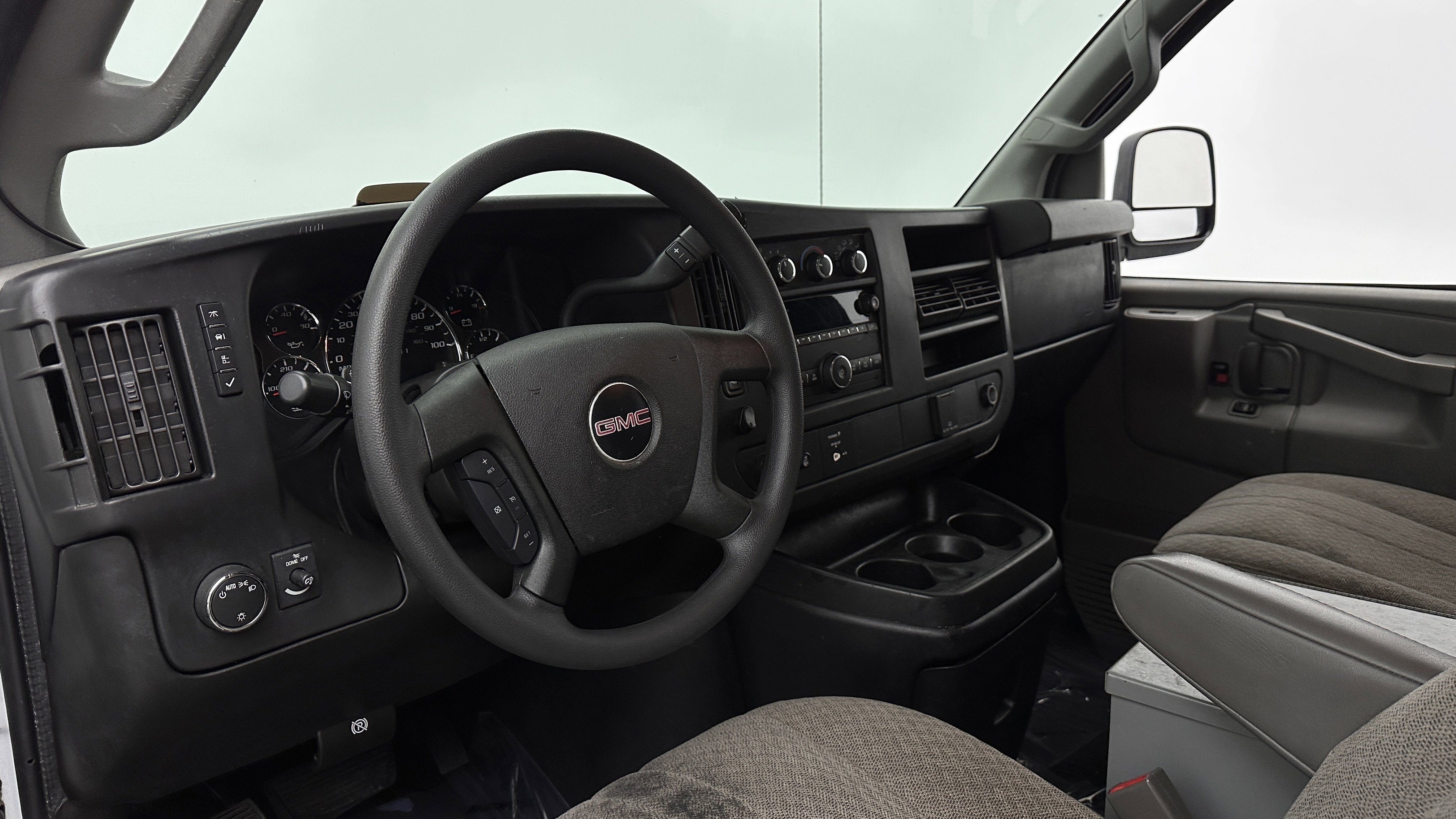 Used 2016 GMC Savana 2500 image 8
