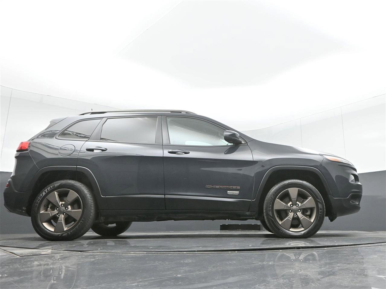 Used 2017 Jeep Cherokee 75th Anniversary image 33