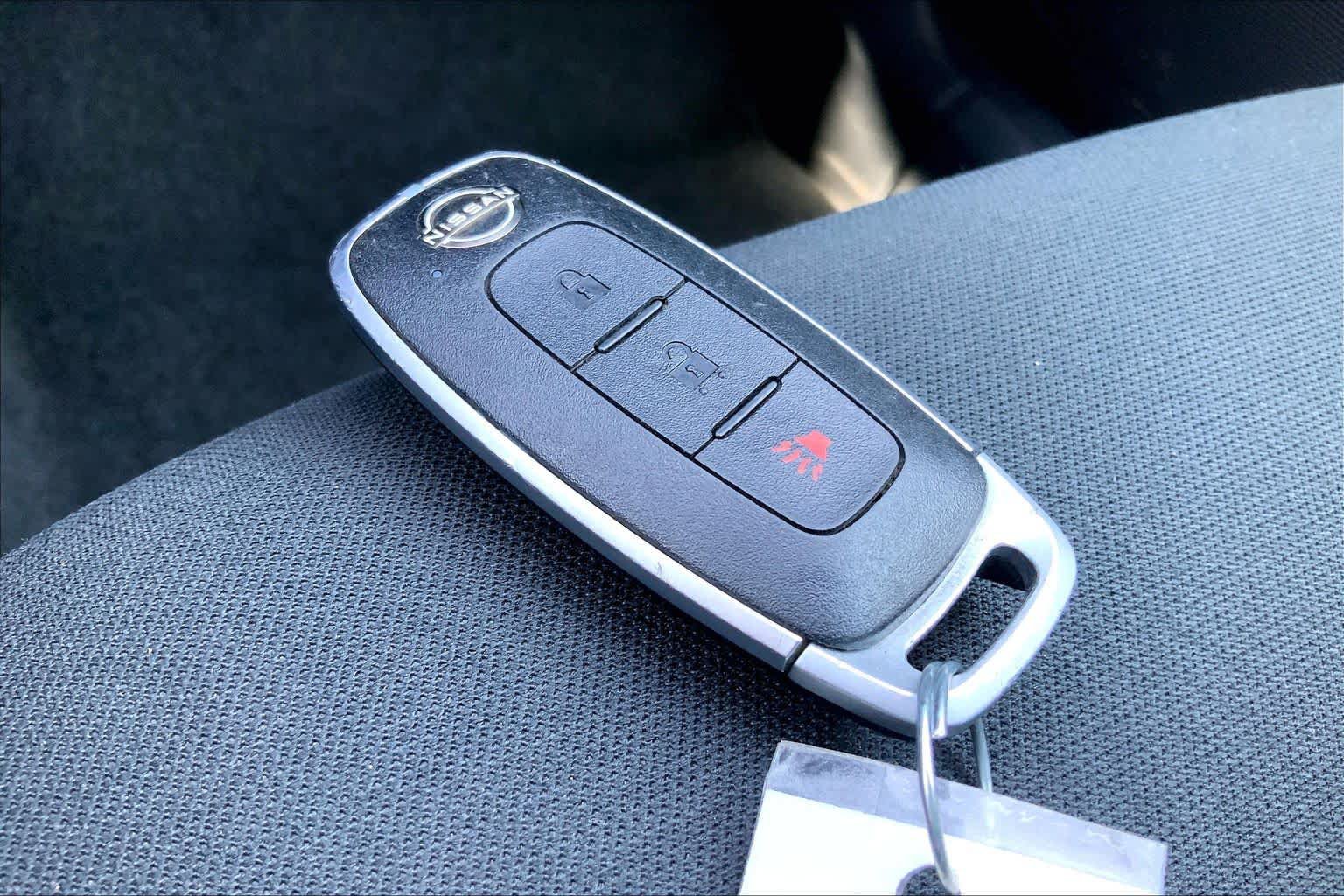 Used 2023 Nissan Rogue S AWD/4WD image 15