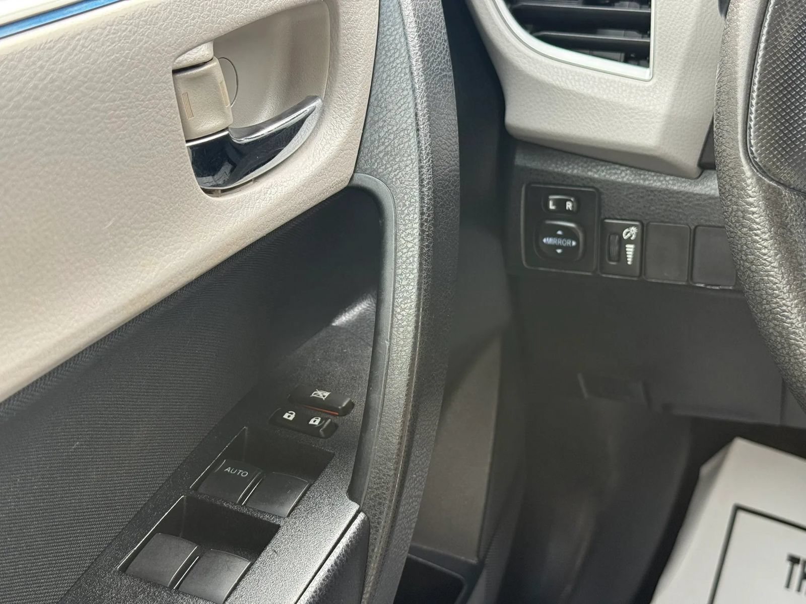 Used 2014 Toyota Corolla LE FWD image 21