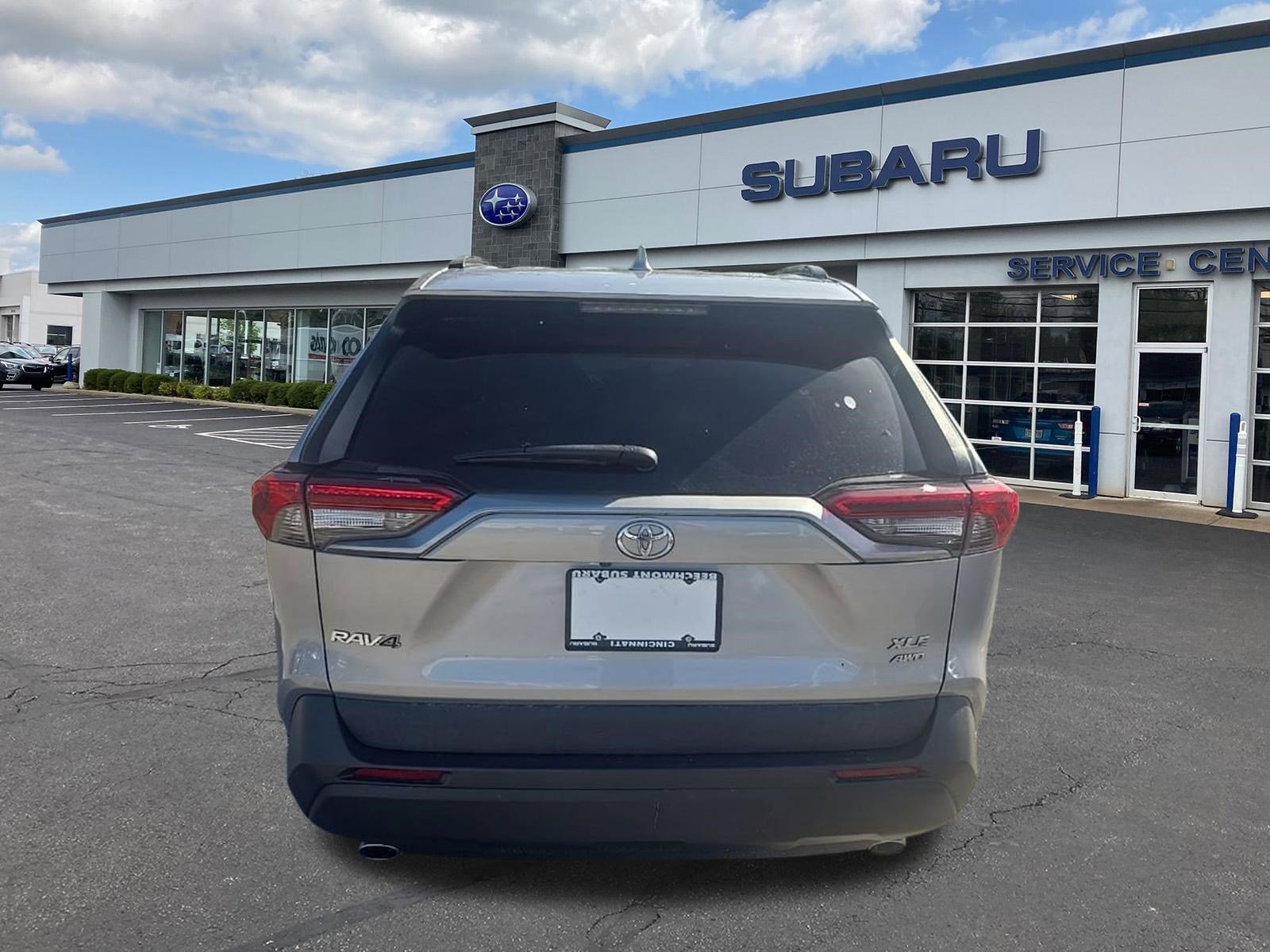 Used 2021 Toyota RAV4 XLE w/ Convenience Package image 4