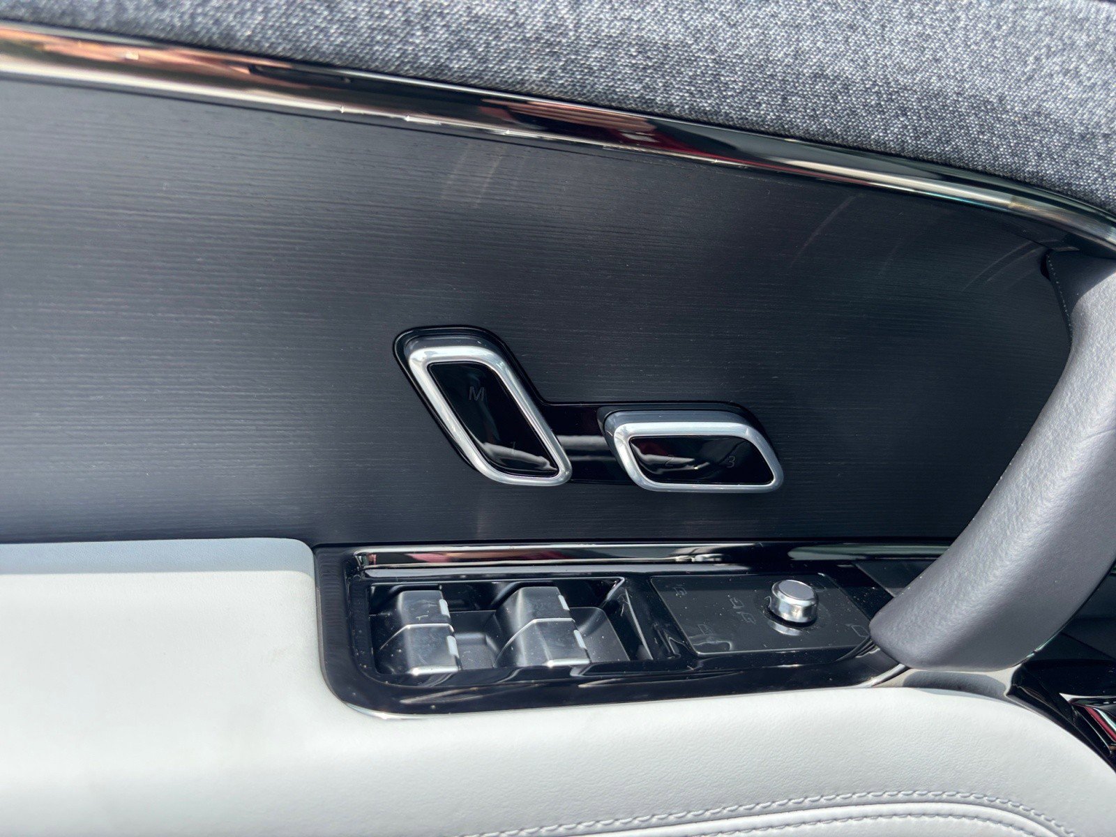 New 2025 Land Rover Range Rover Sport SE image 11