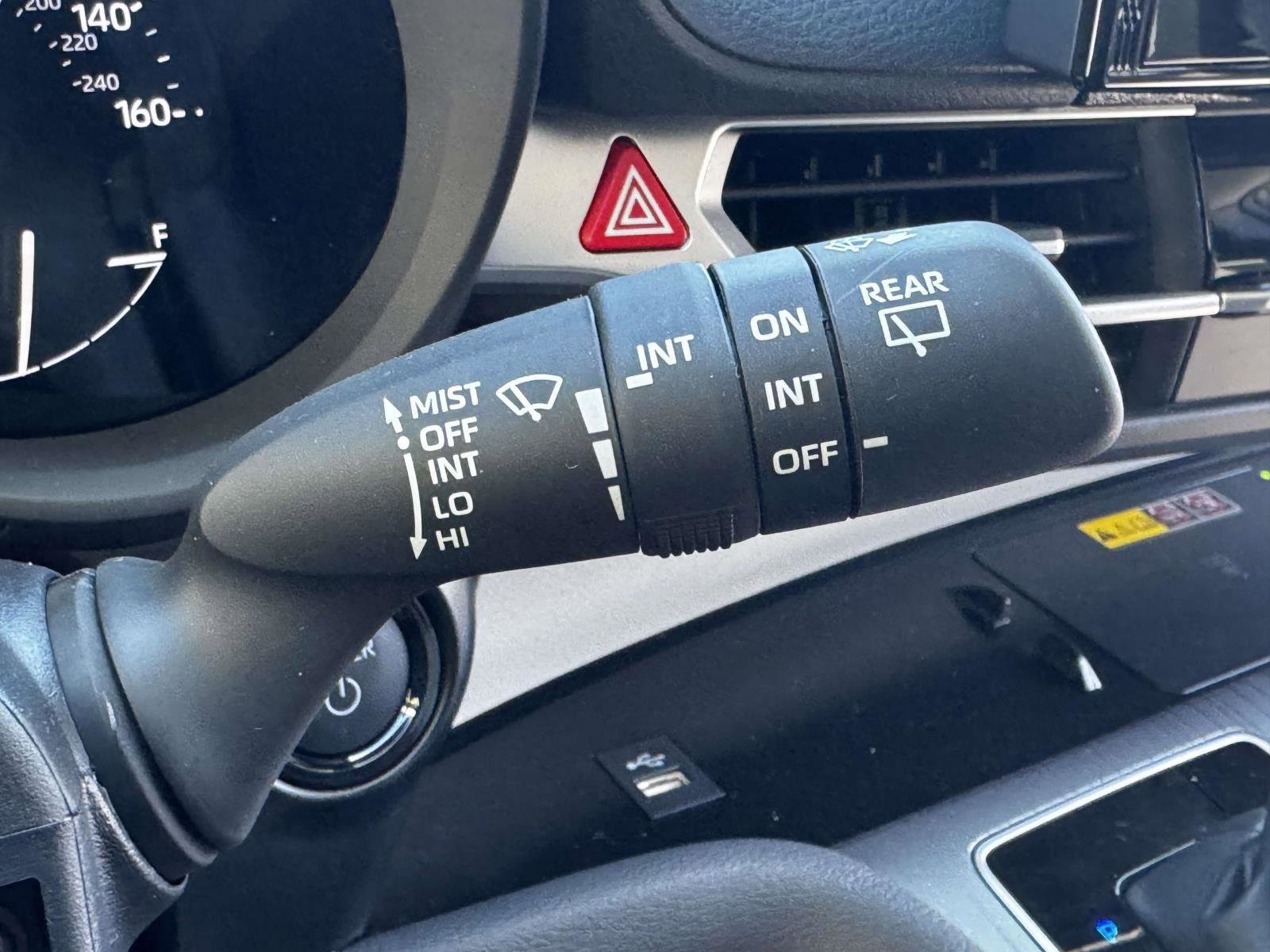 Used 2025 Toyota Sienna LE FWD image 24