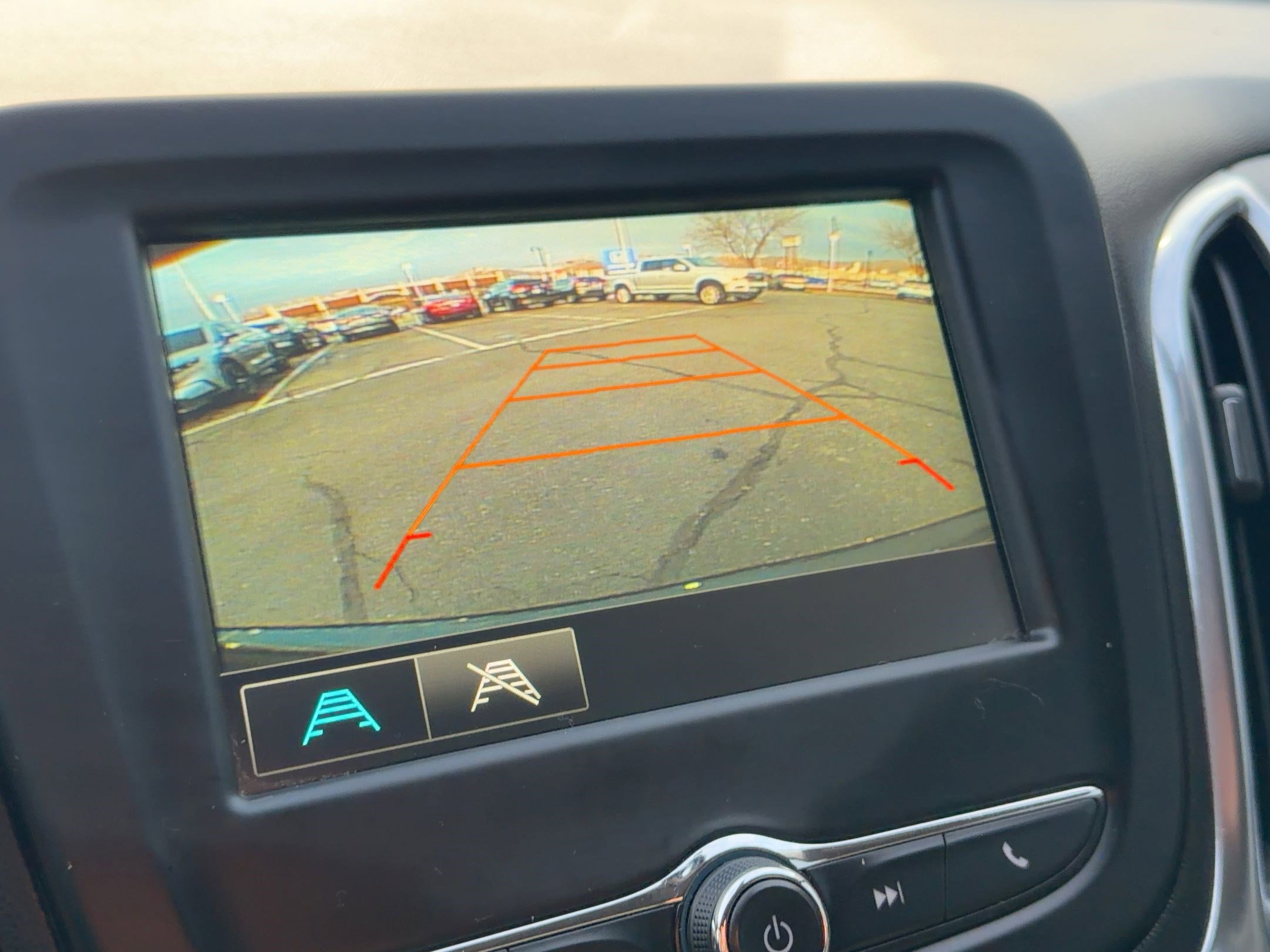 Used 2018 Chevrolet Equinox LS image 23