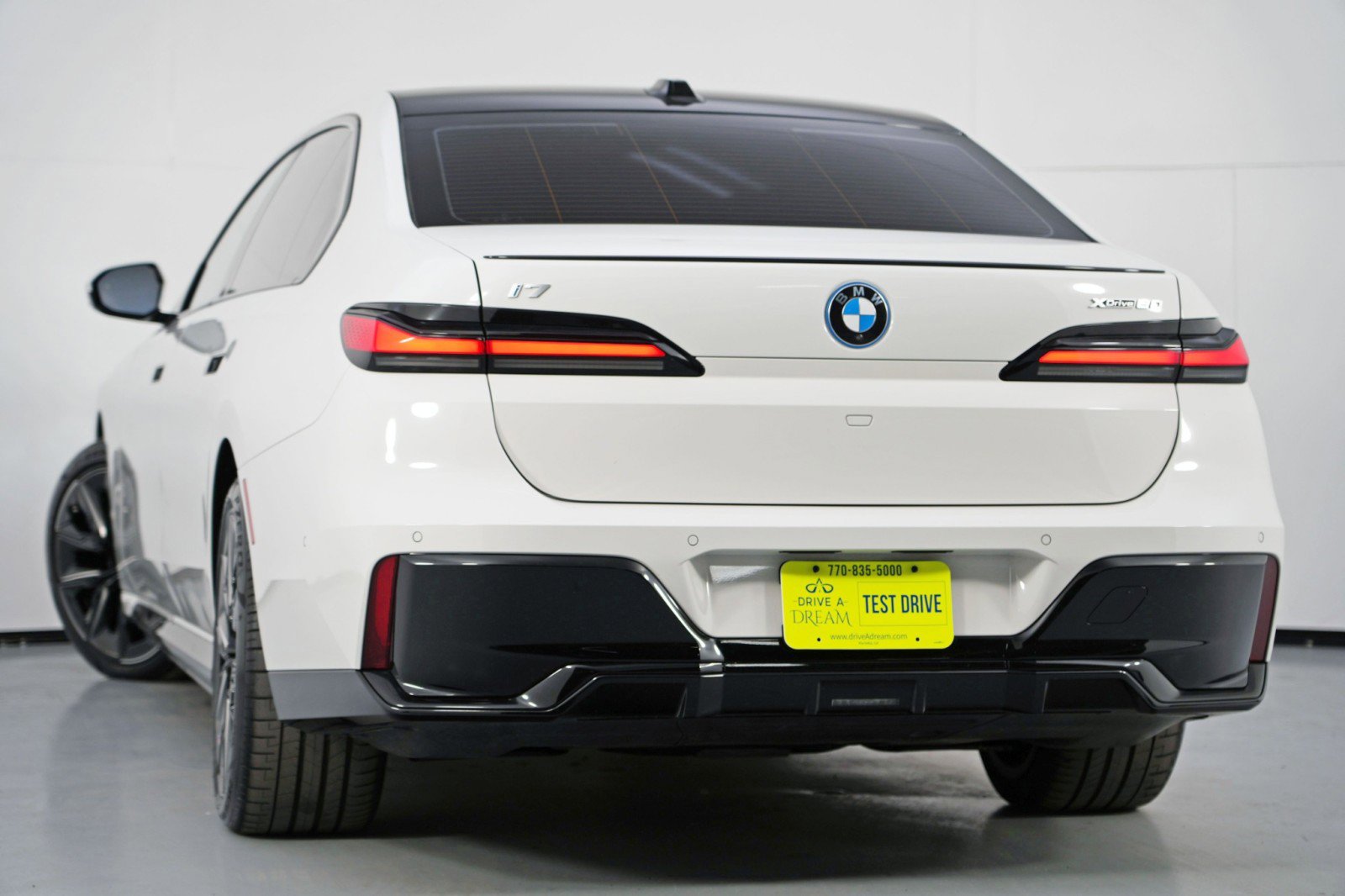 Used 2023 BMW i7 xDrive60 w/ Executive Package 2 image 5