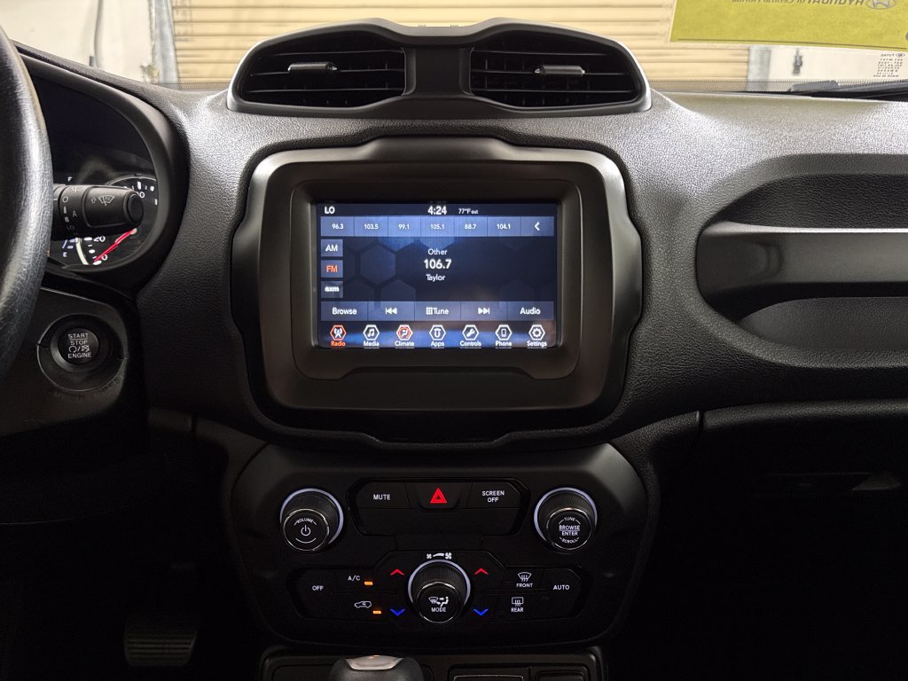 Used 2018 Jeep Renegade Latitude w/ Cold Weather Group AWD/4WD image 19