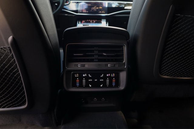 New 2026 Audi Q8 Premium Plus image 24