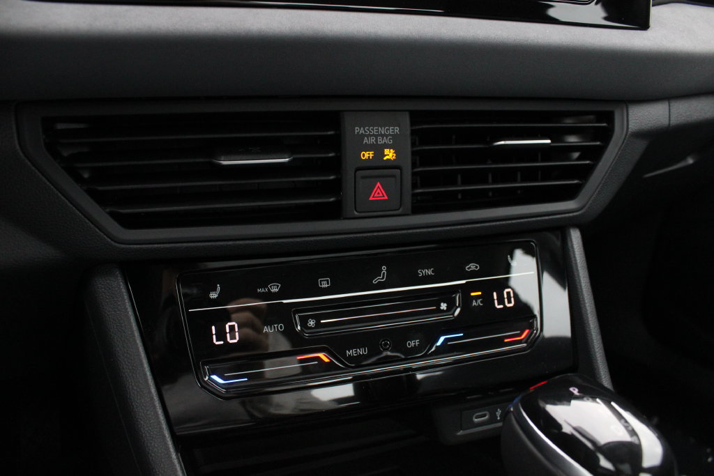 New 2027 Volkswagen Jetta SE FWD image 17