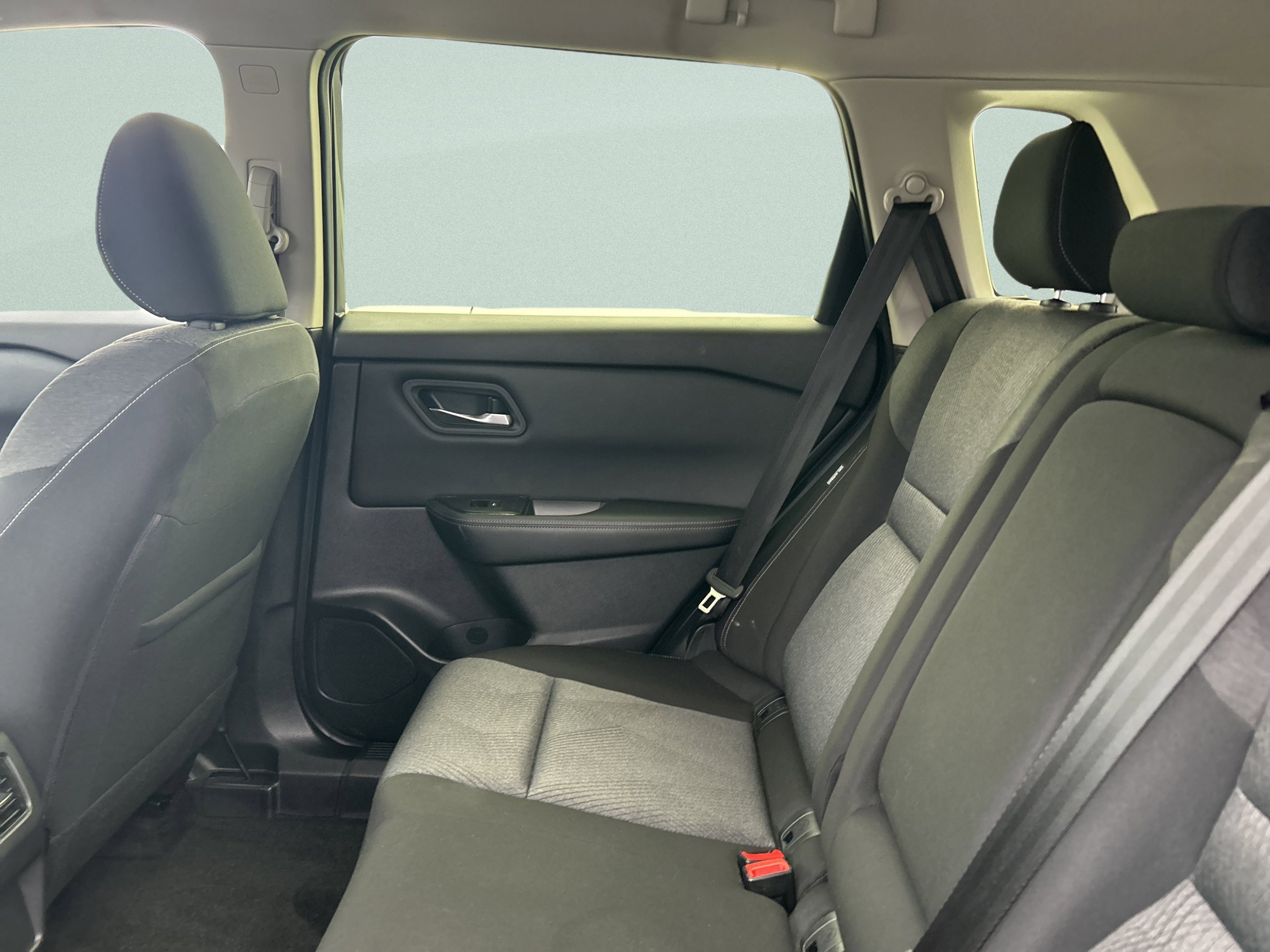 Used 2024 Nissan Rogue SV image 24