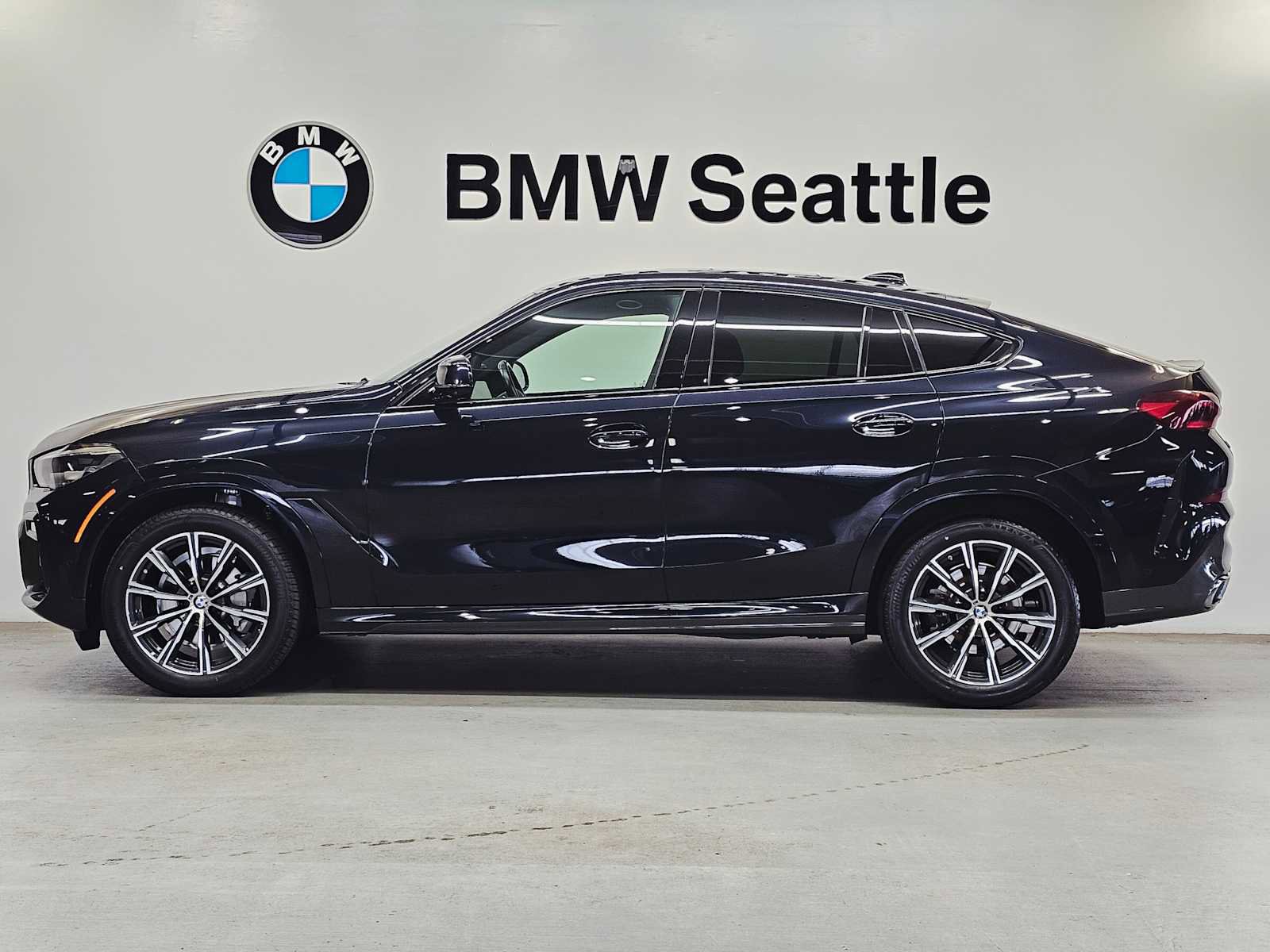 Used 2021 BMW X6 xDrive40i w/ M Sport Package
