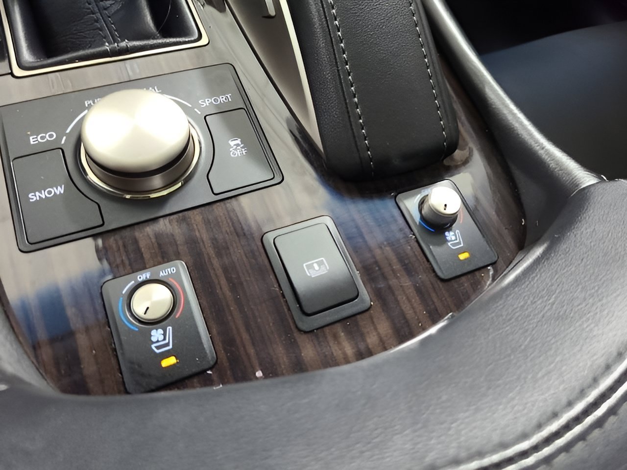 Used 2016 Lexus LS 460 AWD w/ Comfort Package image 35