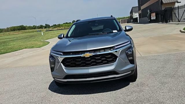 New 2026 Chevrolet Trax LT w/ Driver Confidence Package FWD image 3