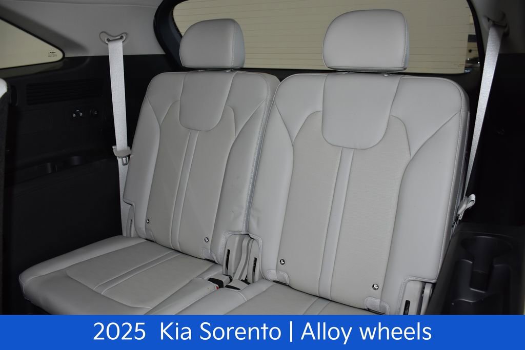 Certified 2025 Kia Sorento S AWD/4WD image 25