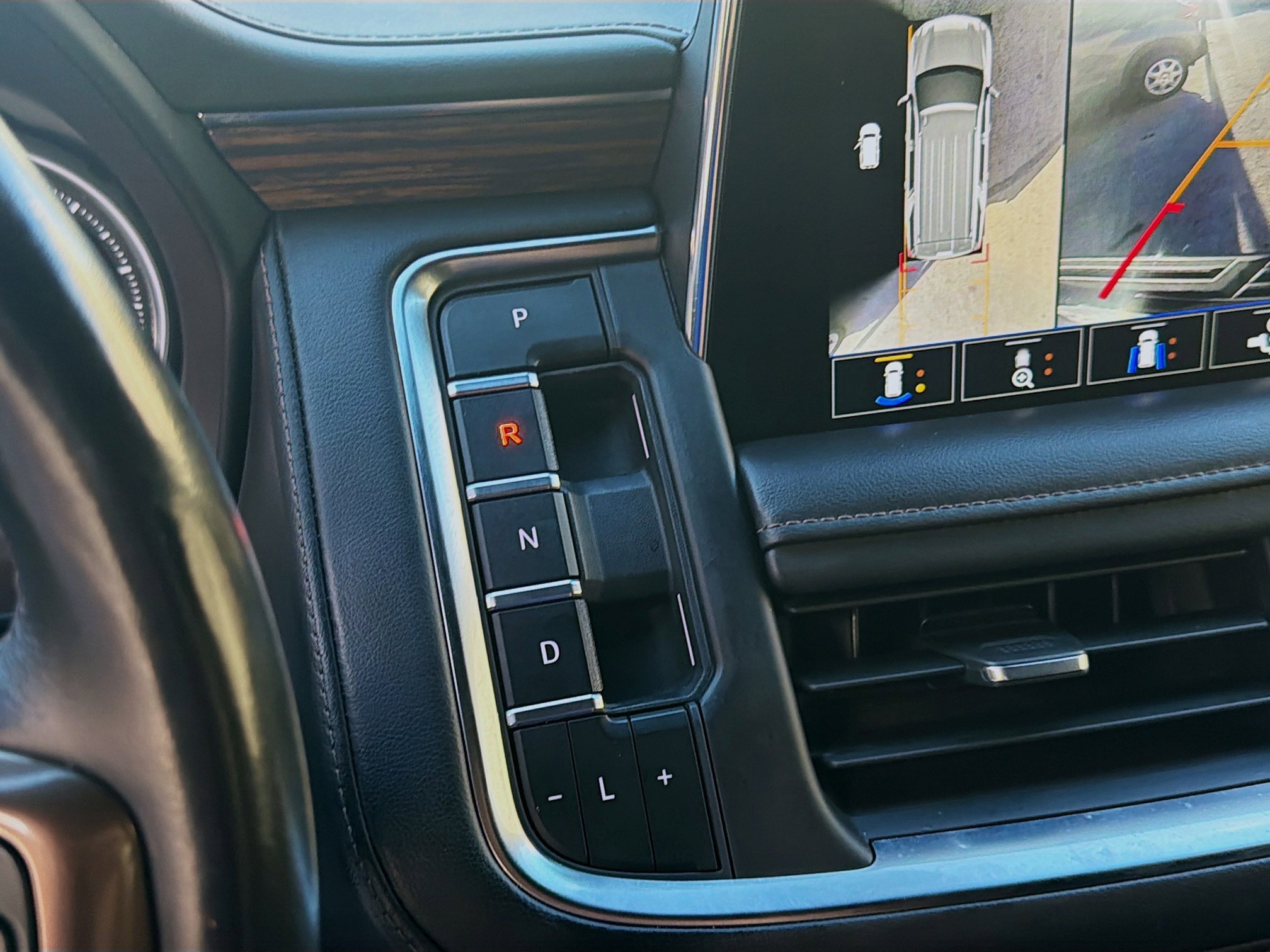 Used 2021 Chevrolet Suburban High Country image 16