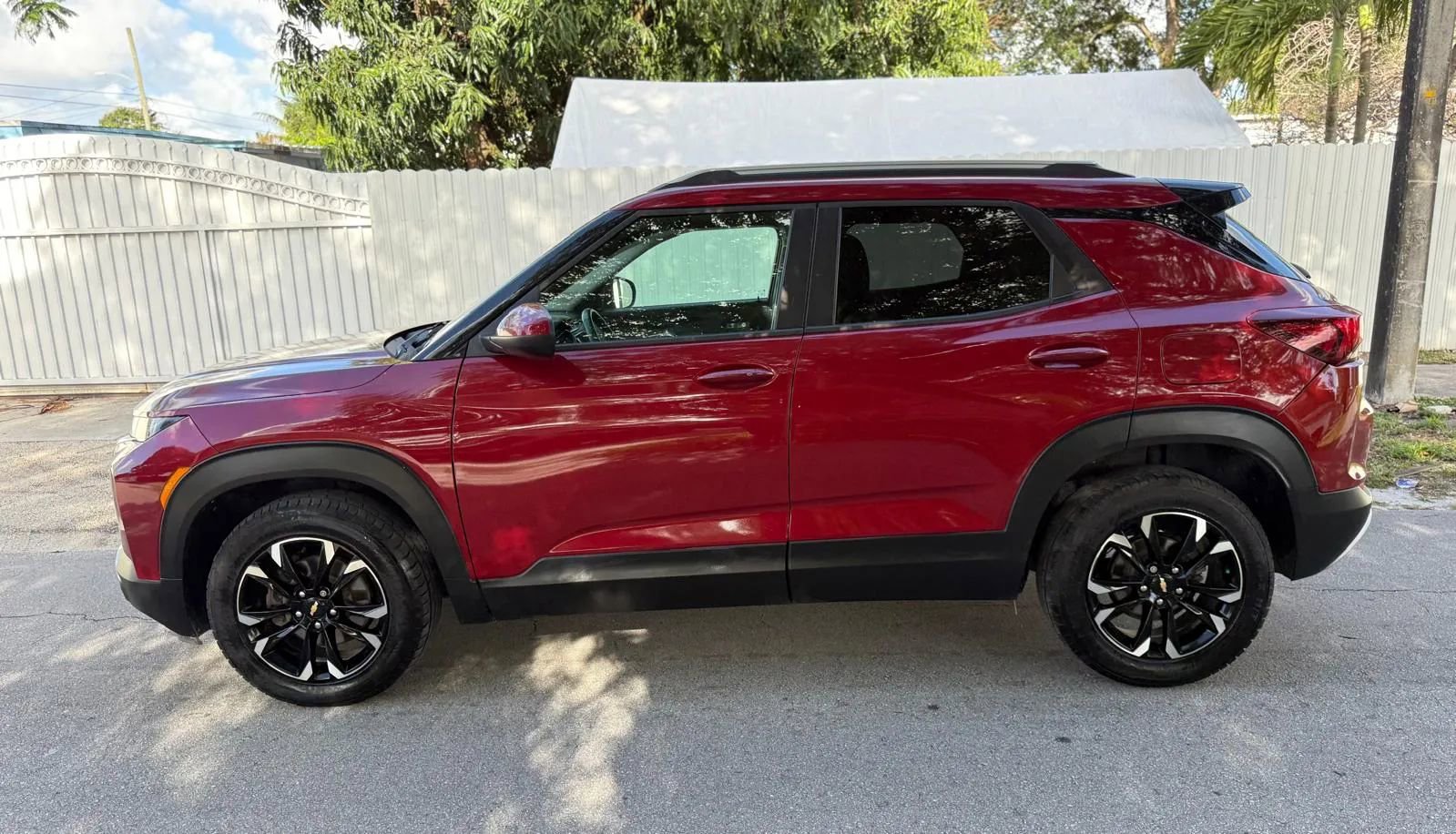 Used 2021 Chevrolet TrailBlazer LT w/ Premium Seating Package AWD/4WD image 3