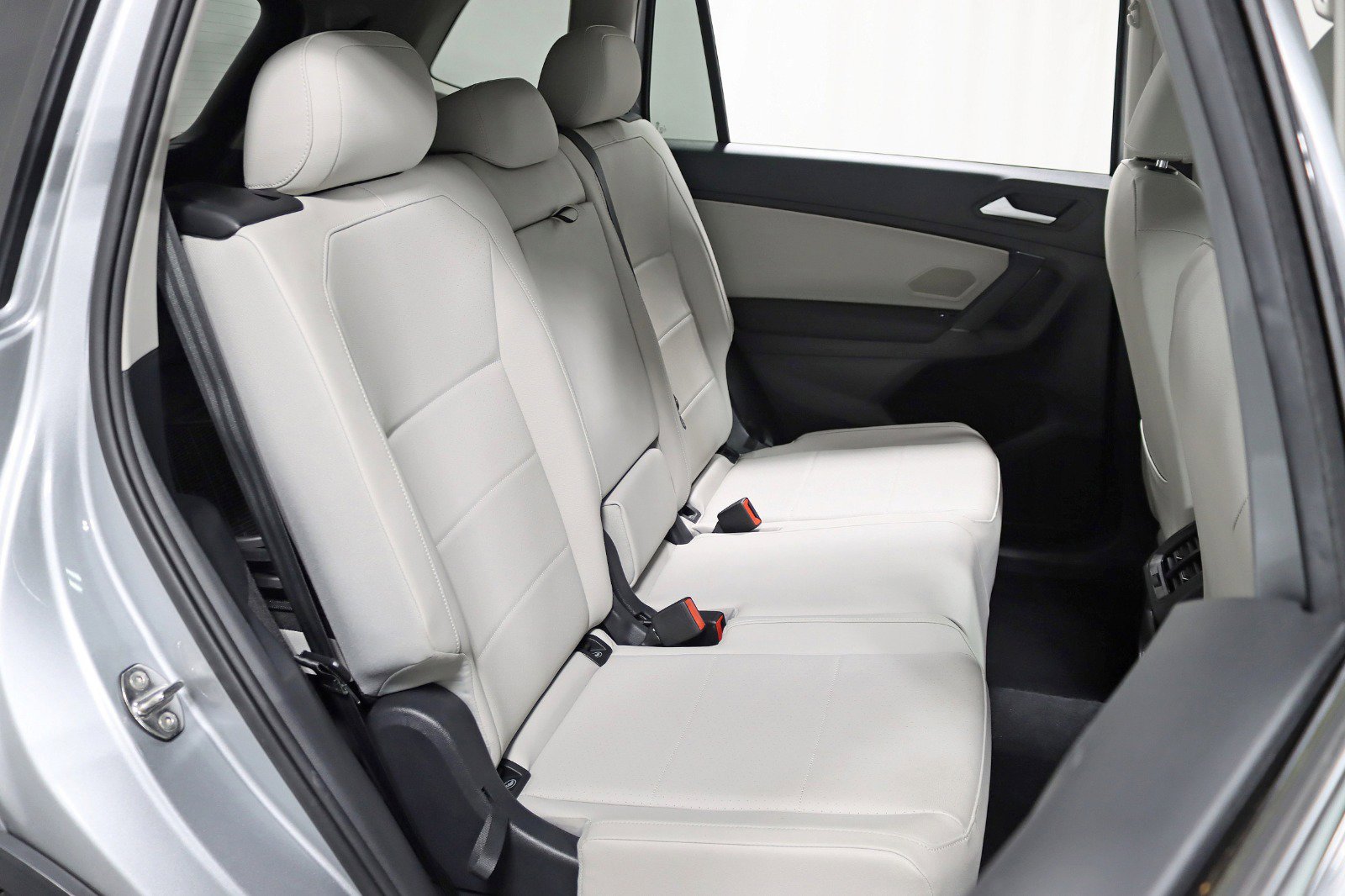 Used 2019 Volkswagen Tiguan SEL w/ 3rd Row Seat Package AWD/4WD image 27