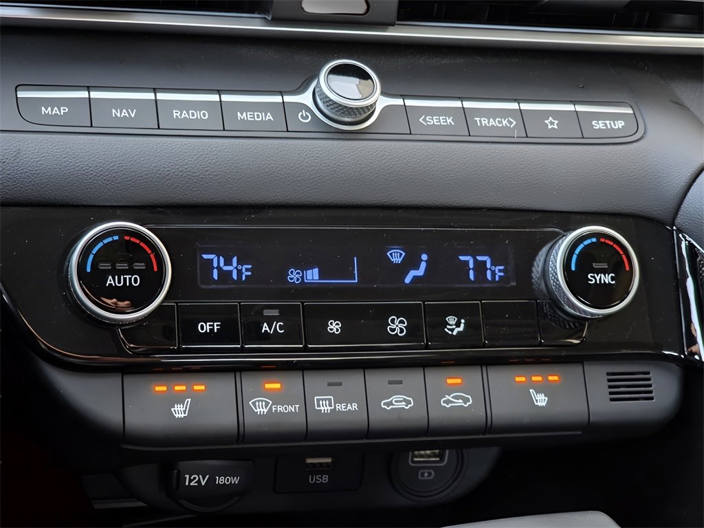 Used 2023 Hyundai Elantra Limited image 33