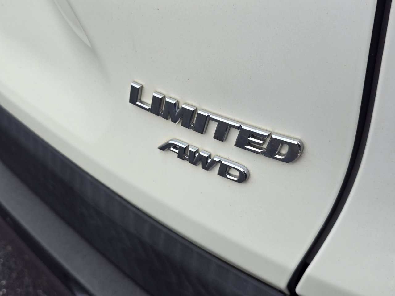 Used 2019 Toyota RAV4 Limited w/ All Weather Liner Package AWD/4WD image 9