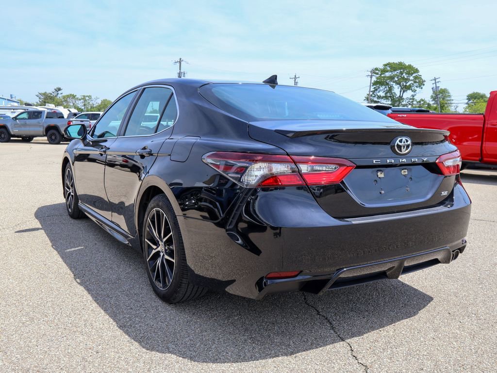 Used 2021 Toyota Camry SE w/ Cold Weather Package FWD image 26