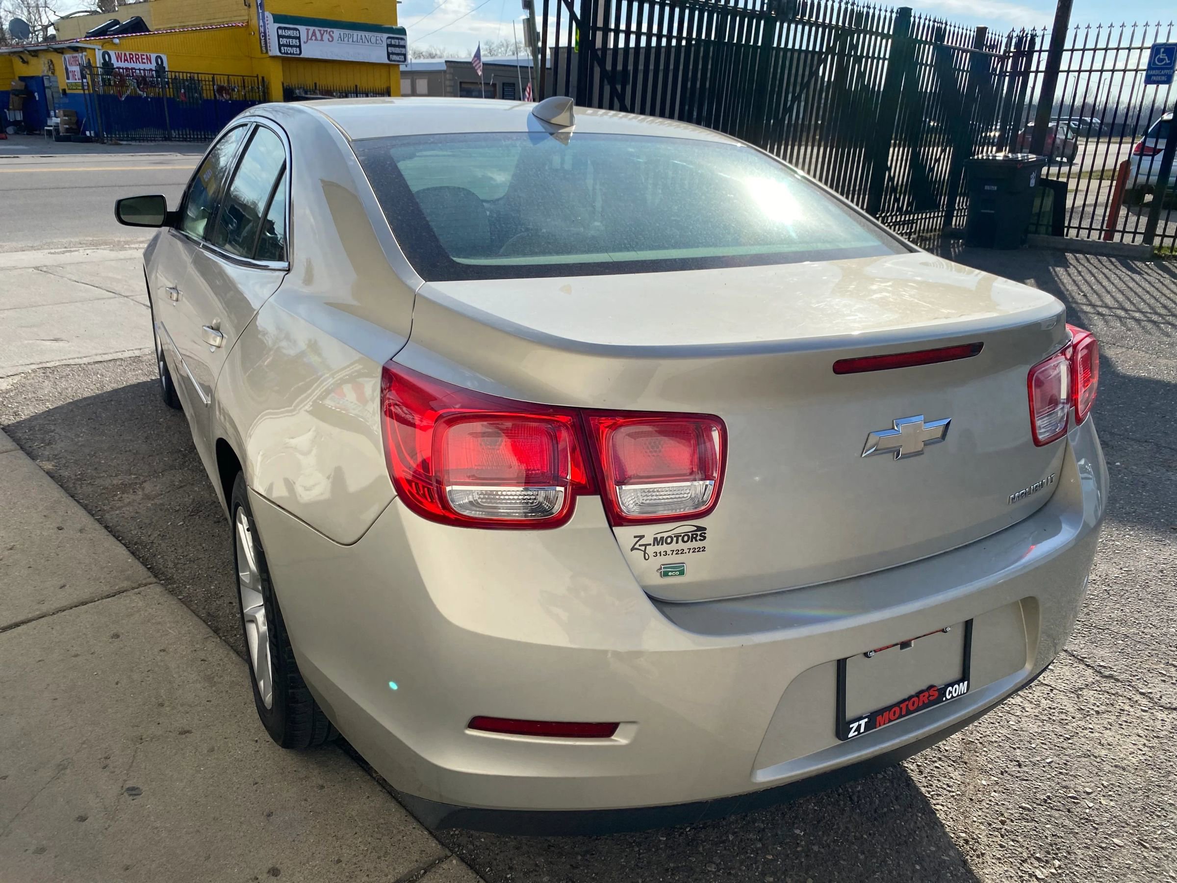 Used 2015 Chevrolet Malibu LT w/ Power Convenience Package FWD image 2