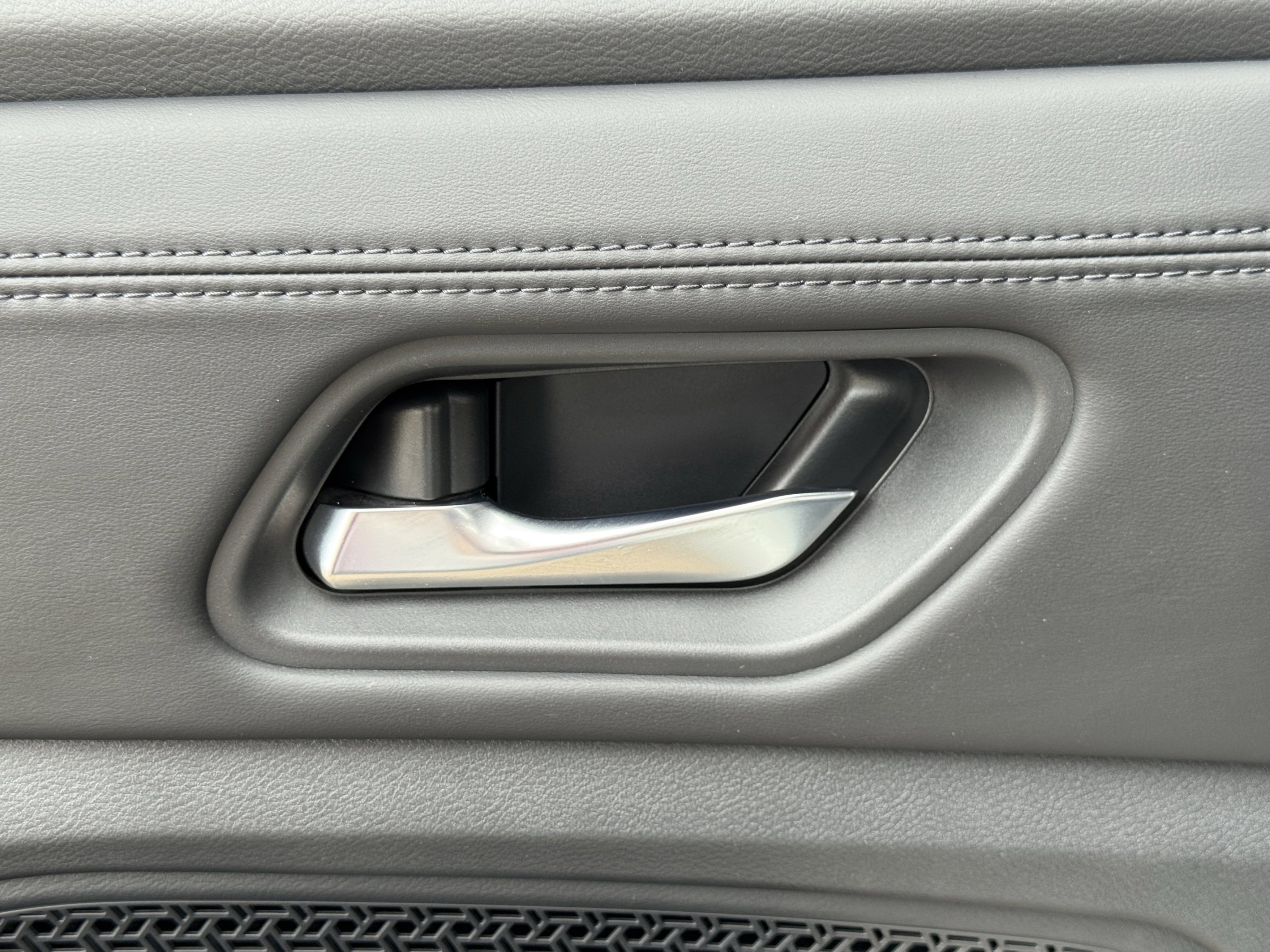 Used 2025 Nissan Ariya FWD image 37