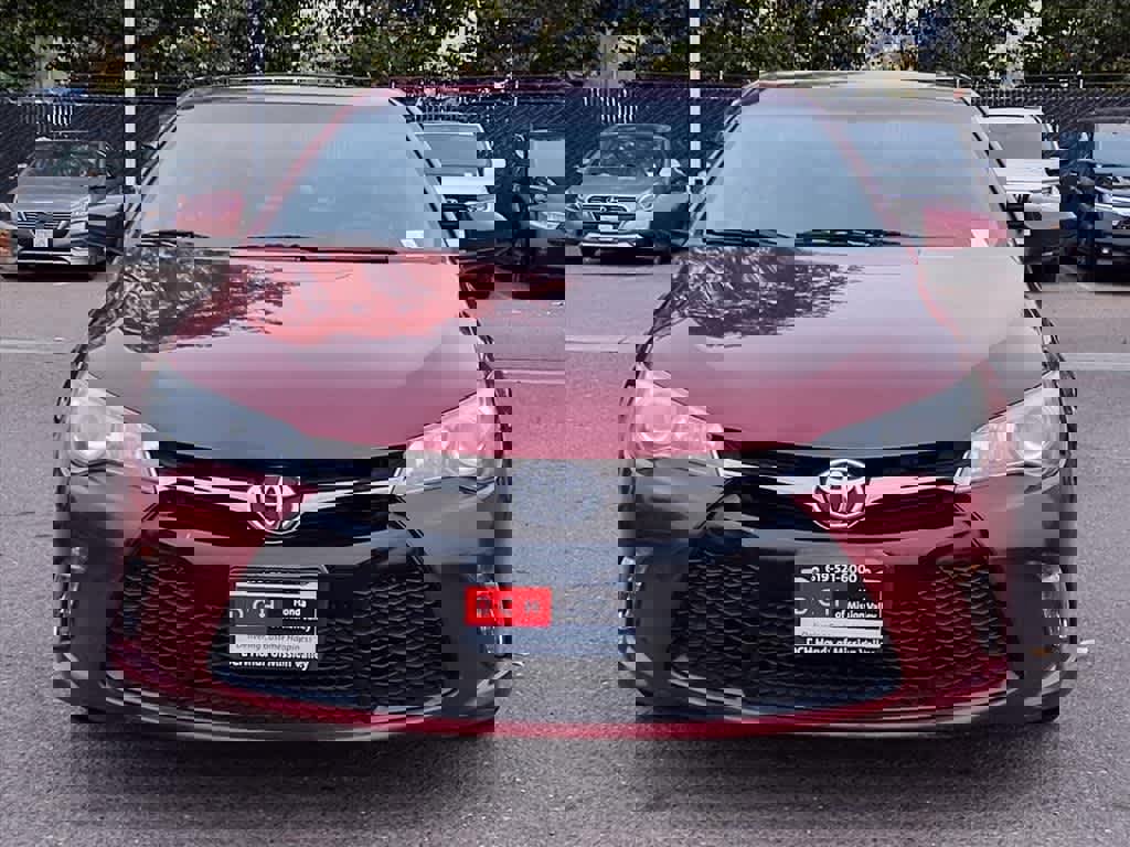 Used 2017 Toyota Camry LE image 2