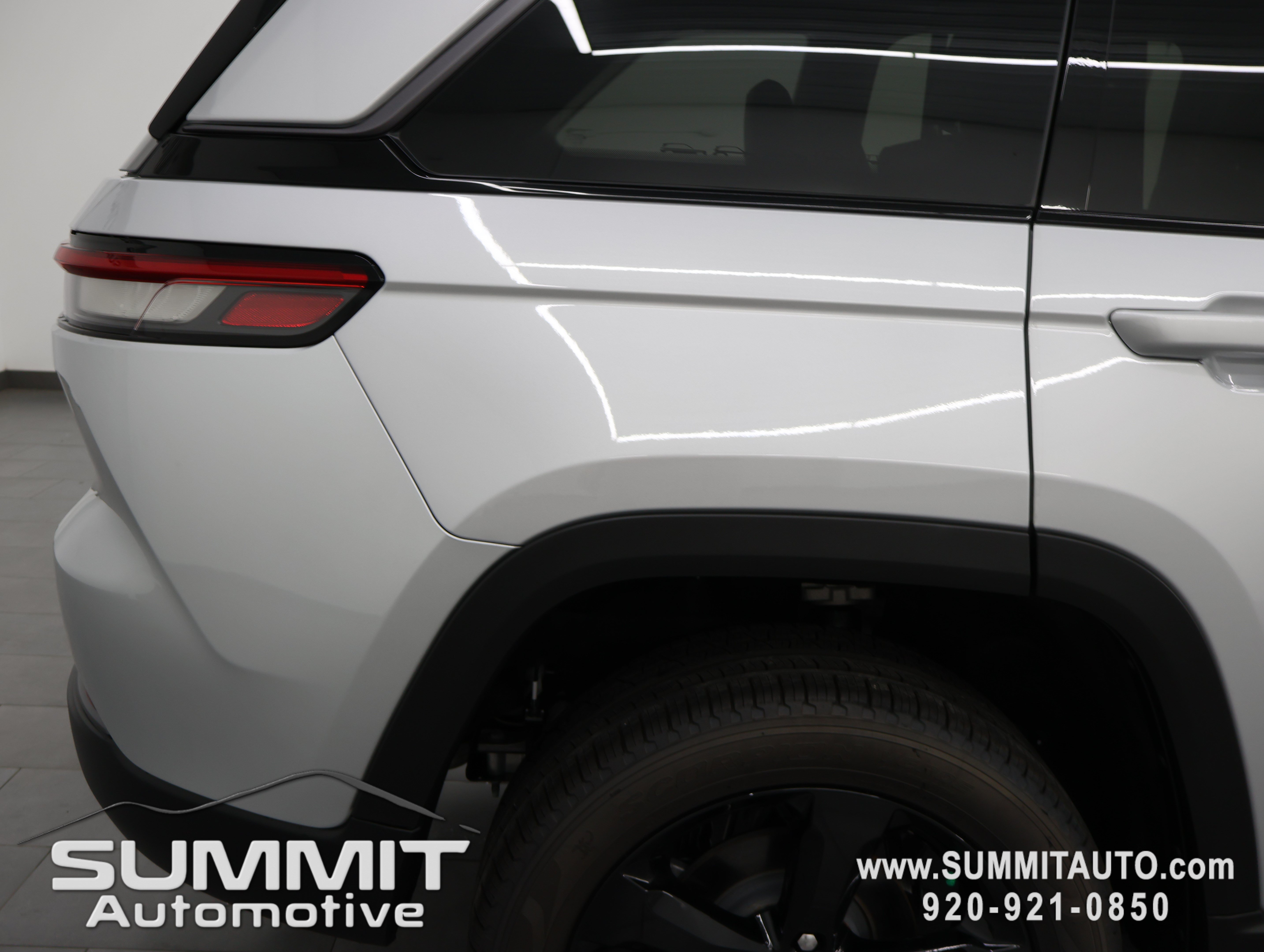 New 2026 Jeep Grand Cherokee Limited w/ Limited Altitude Package AWD/4WD image 27