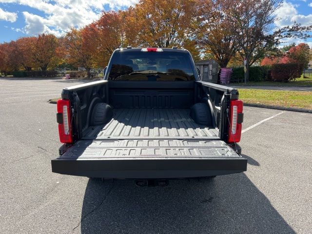 Used 2025 Ford F350 Lariat w/ Black Appearance Package image 29