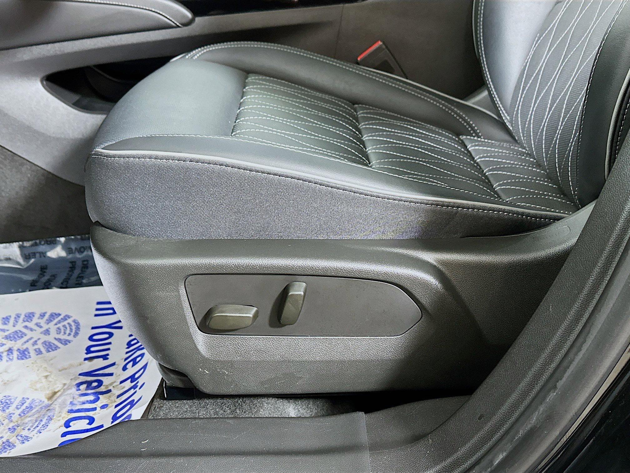 Used 2023 Buick Envision Avenir AWD/4WD image 20
