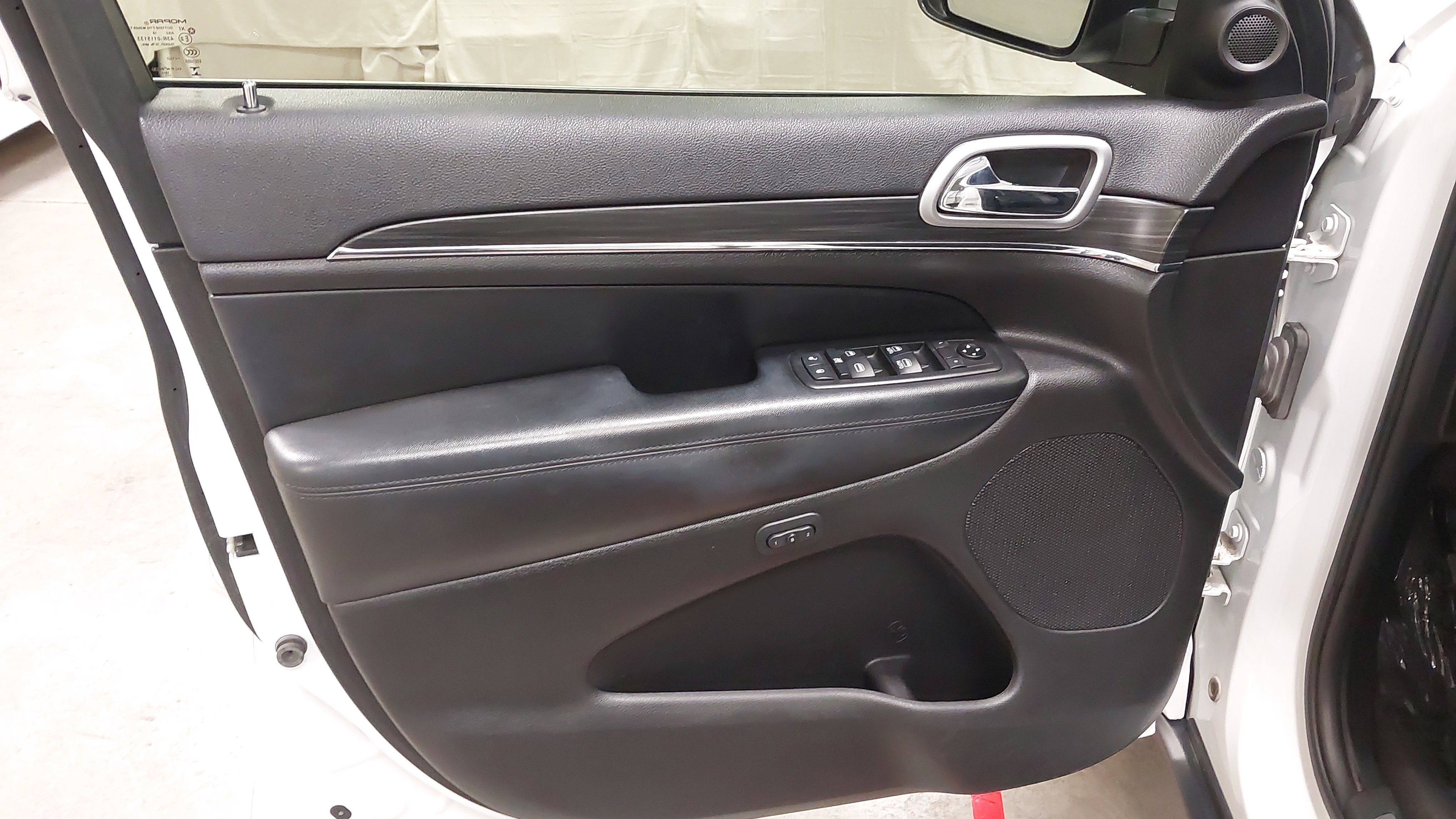 Used 2019 Jeep Grand Cherokee Limited AWD/4WD image 24