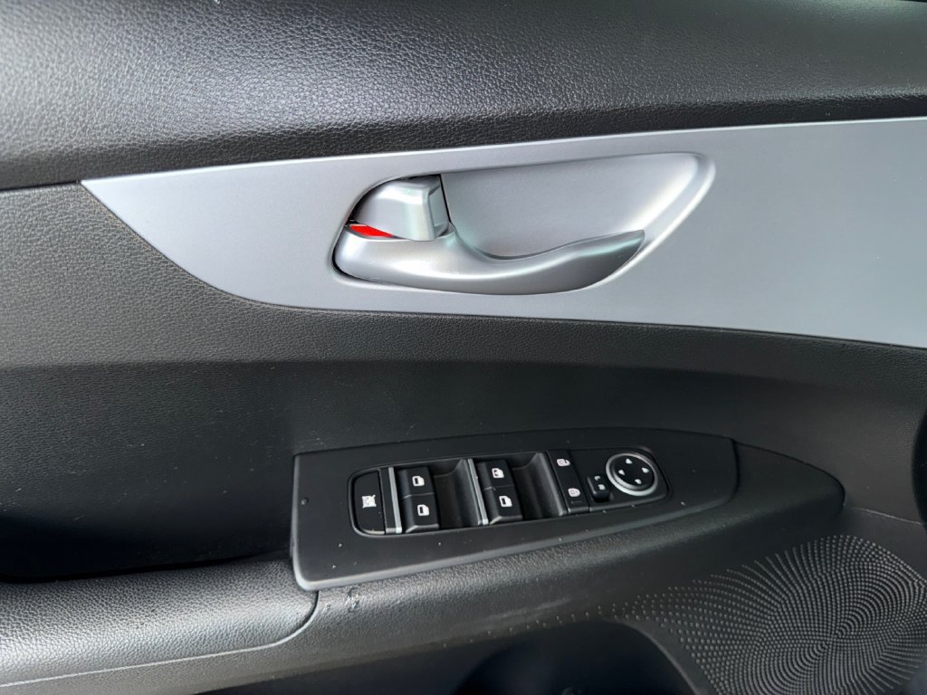 Used 2023 Kia Forte LXS w/ LXS Technology Package FWD image 11