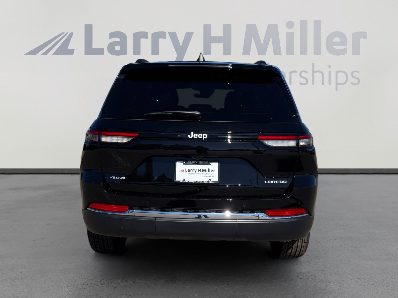 New 2026 Jeep Grand Cherokee Laredo X AWD/4WD image 5