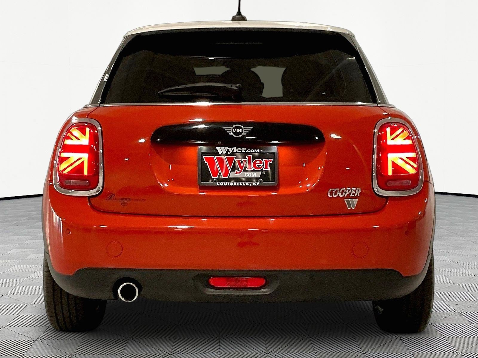 Used 2021 MINI Cooper 4-Door Hardtop FWD image 5