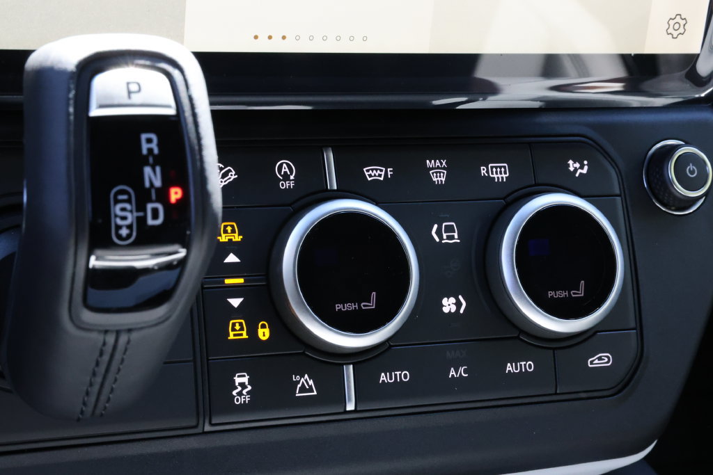 New 2026 Land Rover Defender 110 X-Dynamic SE AWD/4WD image 25