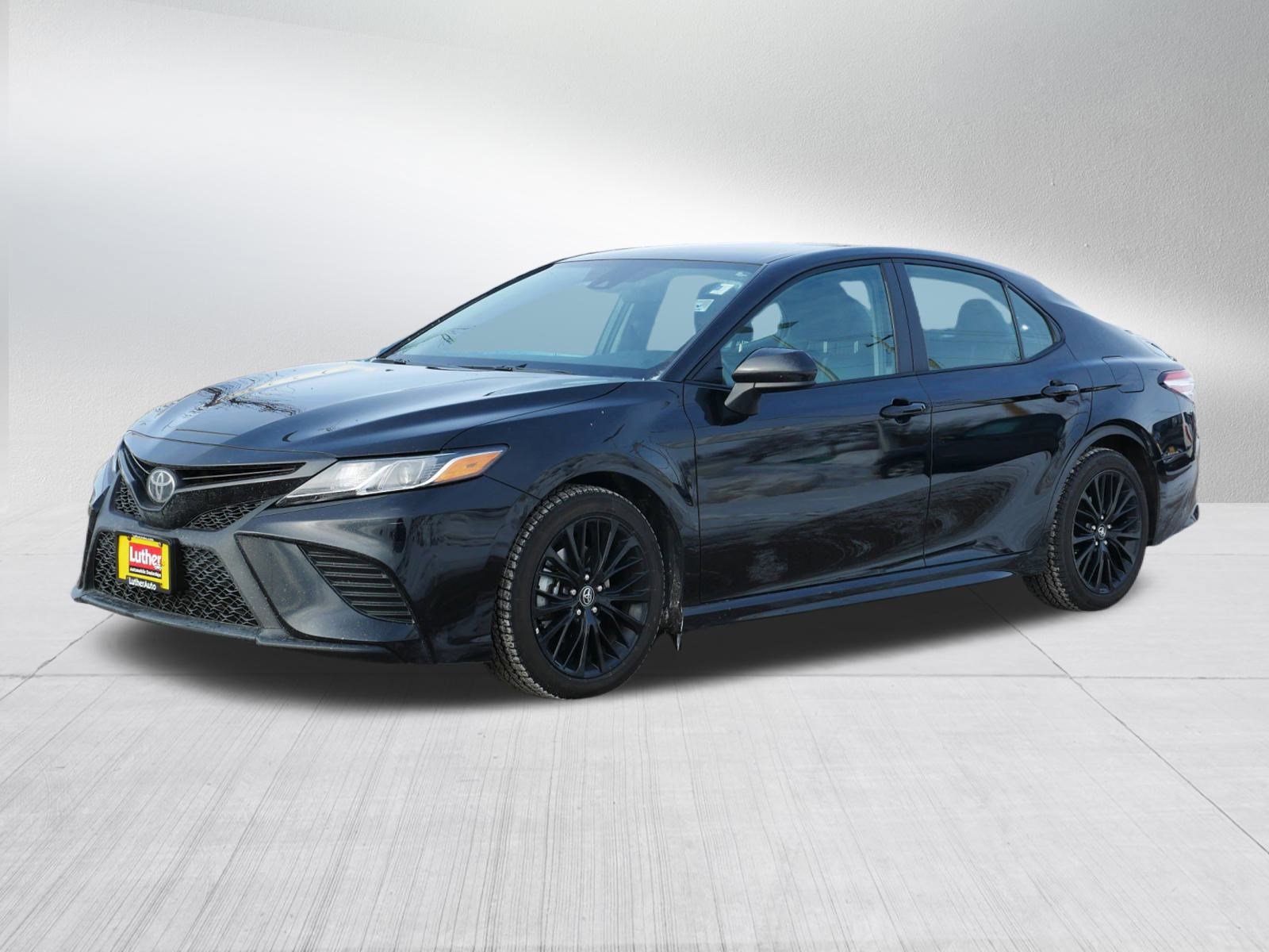 Used 2020 Toyota Camry SE image 3