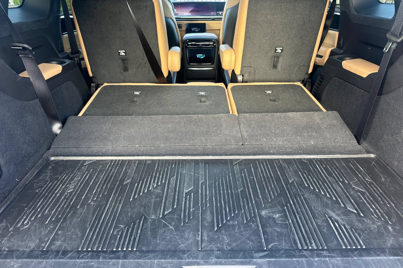 Certified 2026 Cadillac Escalade IQ Luxury 2 w/ LPO, Etrunk Organizer Package AWD/4WD image 17