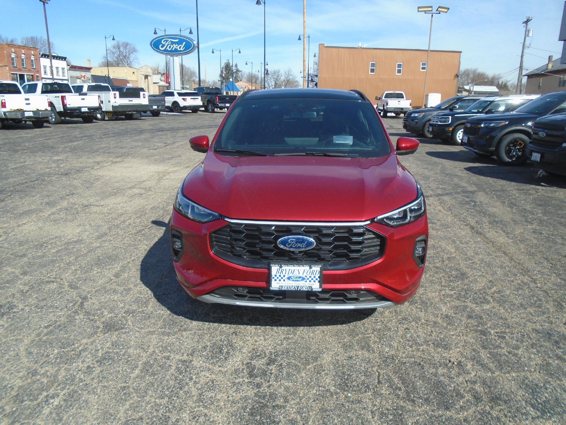 Used 2024 Ford Escape ST-Line Elite w/ Premium Technology Package image 3