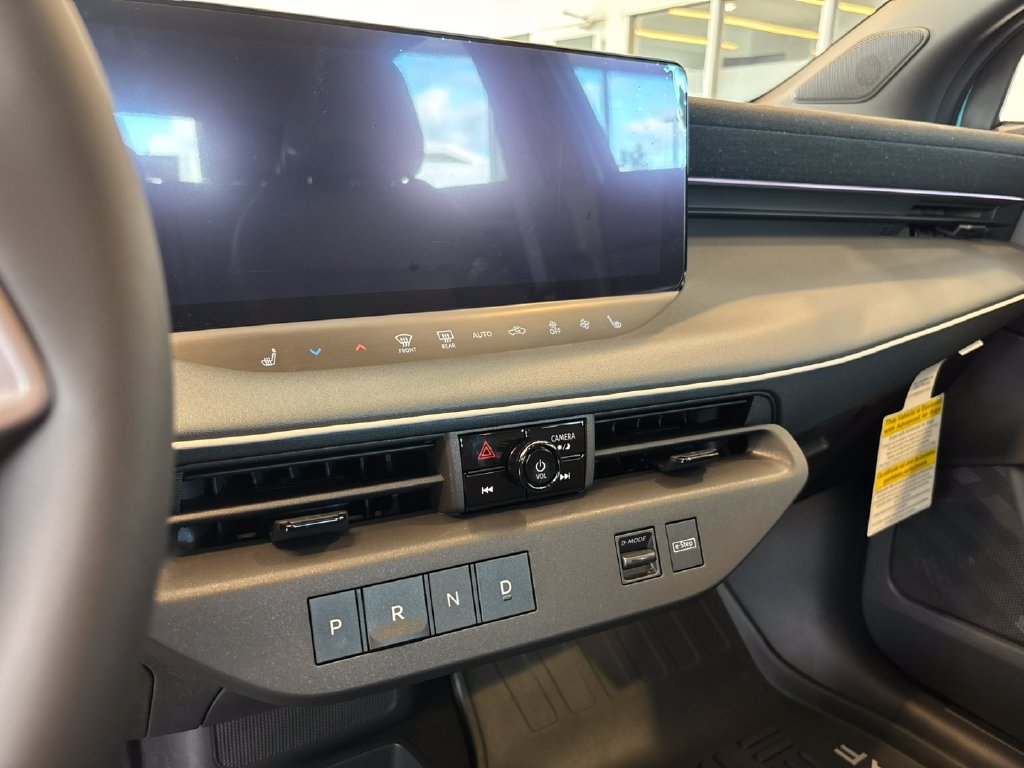 New 2026 Nissan Leaf Platinum+ w/ Cargo Package (Platinum+) FWD image 17